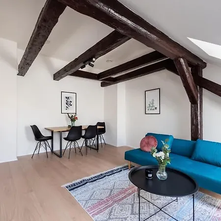 Zesty Family Friendly Elevator Access Old Town Apartment Prague Exterior photo