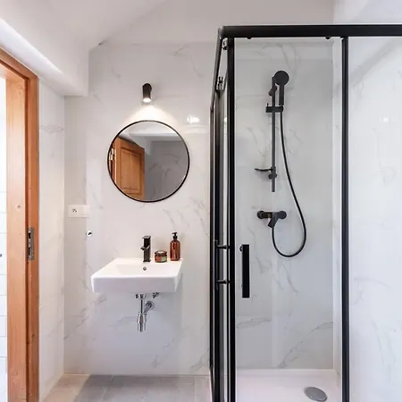 Zesty Family Friendly Elevator Access Old Town Apartment Prague Exterior photo