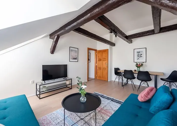 Zesty Family Friendly Elevator Access Old Town
