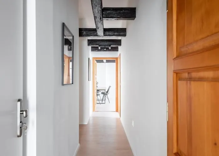 Zesty Family Friendly Elevator Access Old Town
